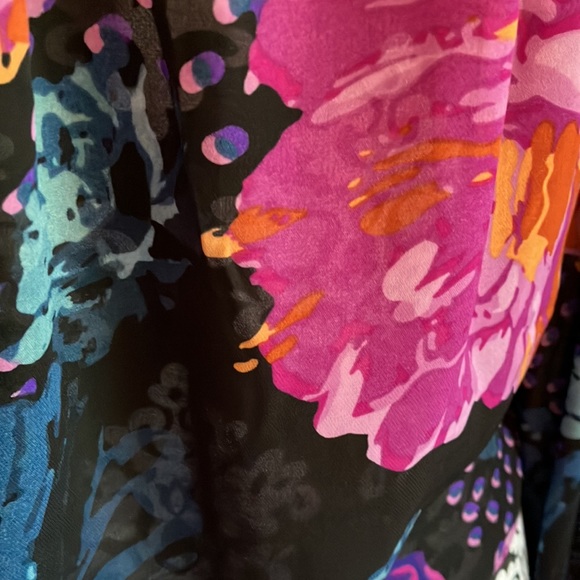 Fabulous😱gorgeous shear floral print blouse with rows of shirring and Gorg tie - Picture 7 of 16